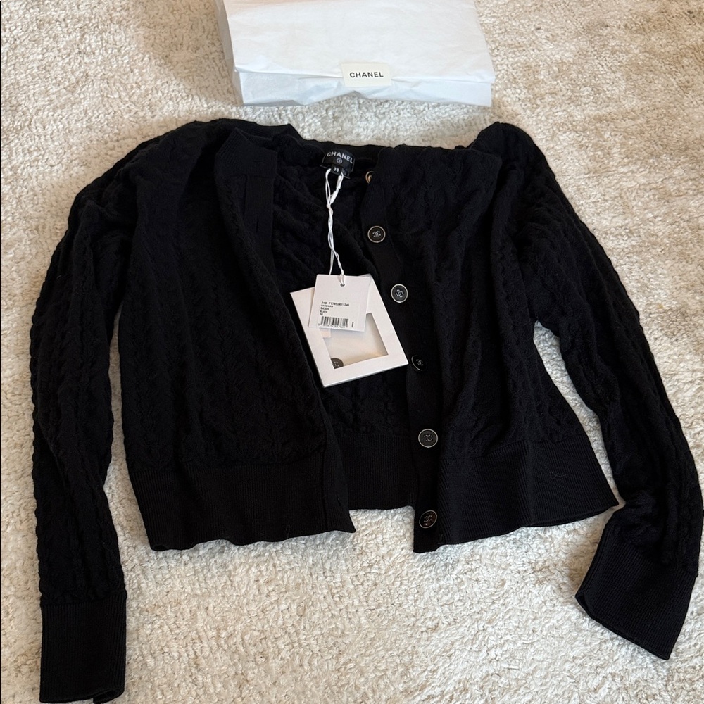 CHANEL new cashmere button cardigan